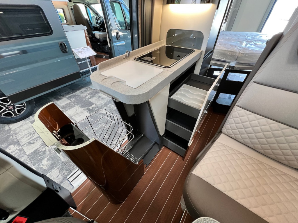 Mobilvetta Admiral 5.1 Kueche Stauraum