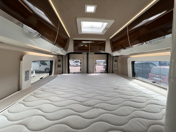 Mobilvetta Admiral Van höhenverstellbares Heckbett