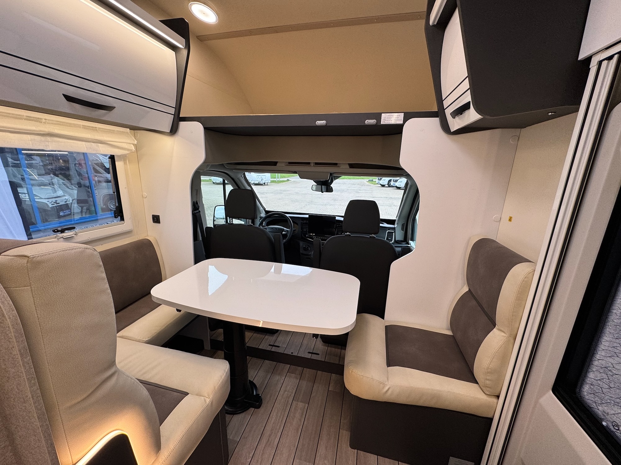 Forster A 699 EB Wohnmobil Sitzgruppe