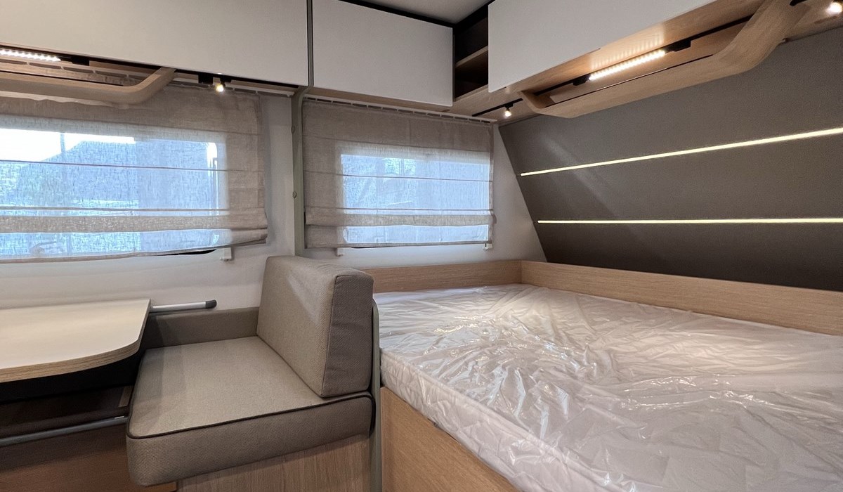 LMC Style 490 K Wohnwagen mieten - Bett vorne