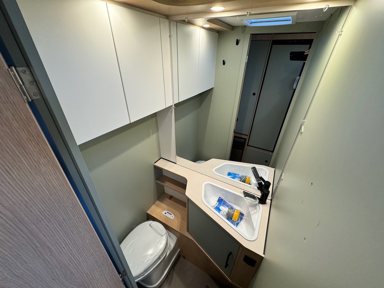 LMC Style 490 K Wohnwagen Badezimmer